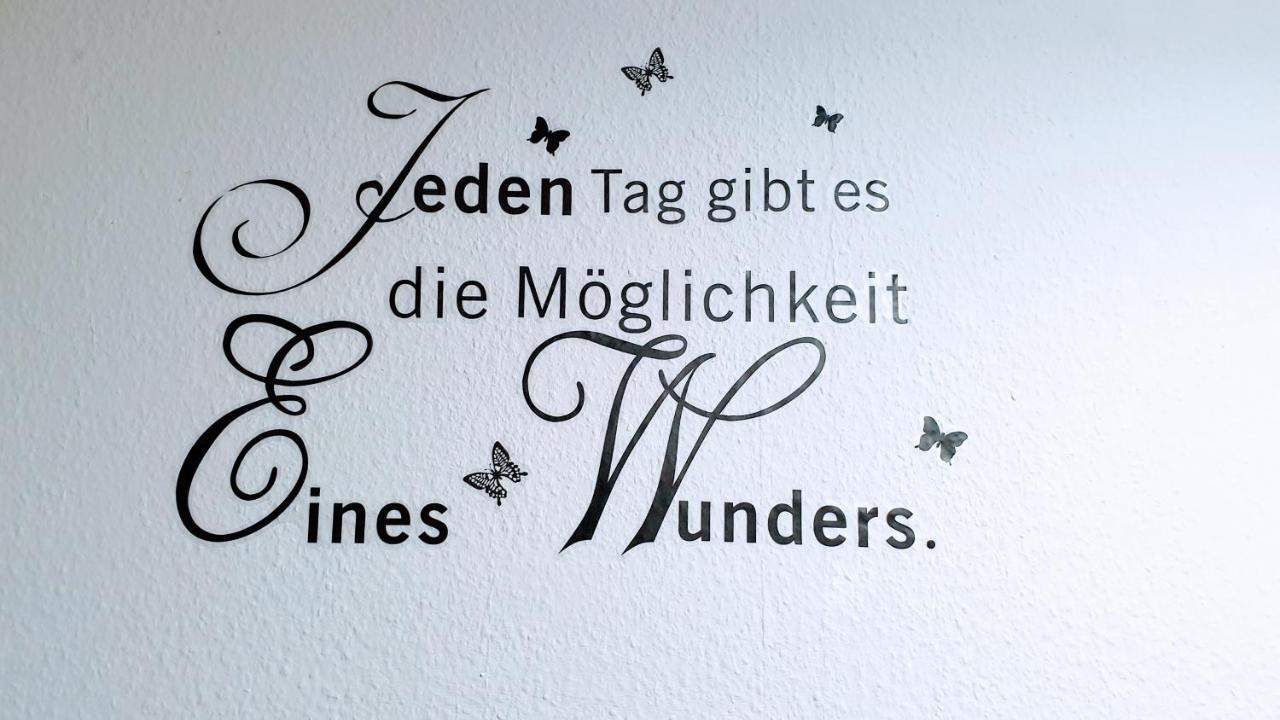 Budget Rooms In Halle With Shared Bathroom, Free Wifi, Netflix & Ipad Eksteriør billede