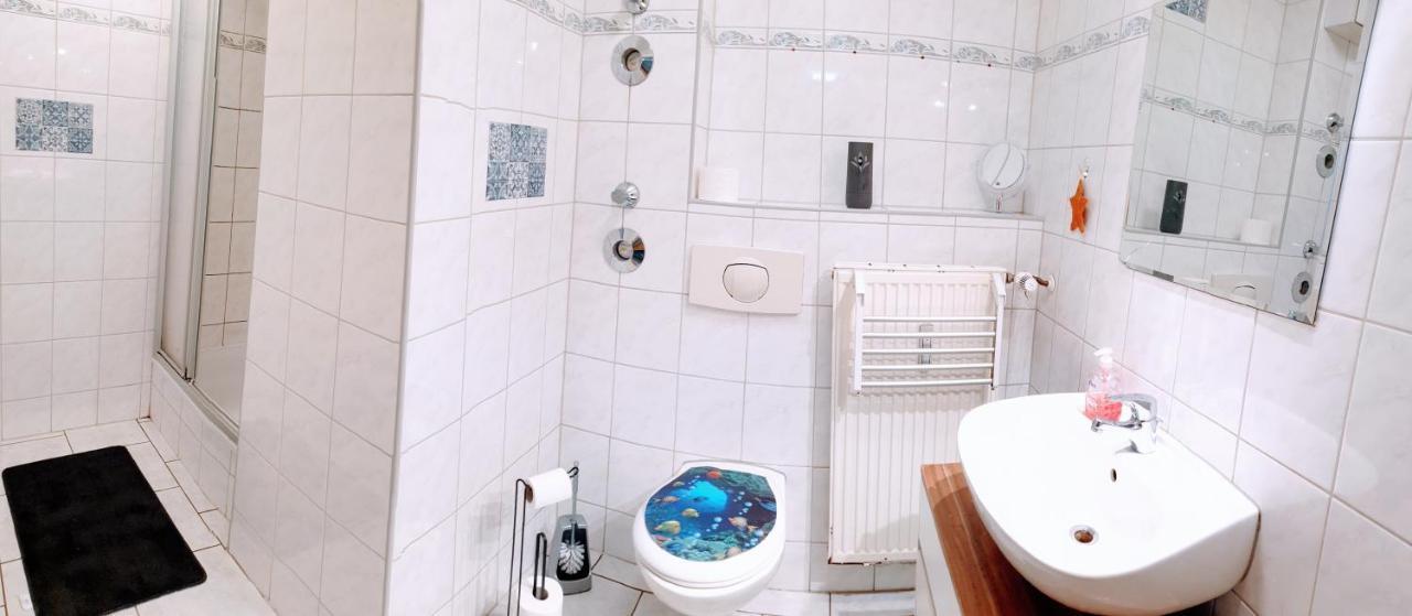 Budget Rooms In Halle With Shared Bathroom, Free Wifi, Netflix & Ipad Eksteriør billede