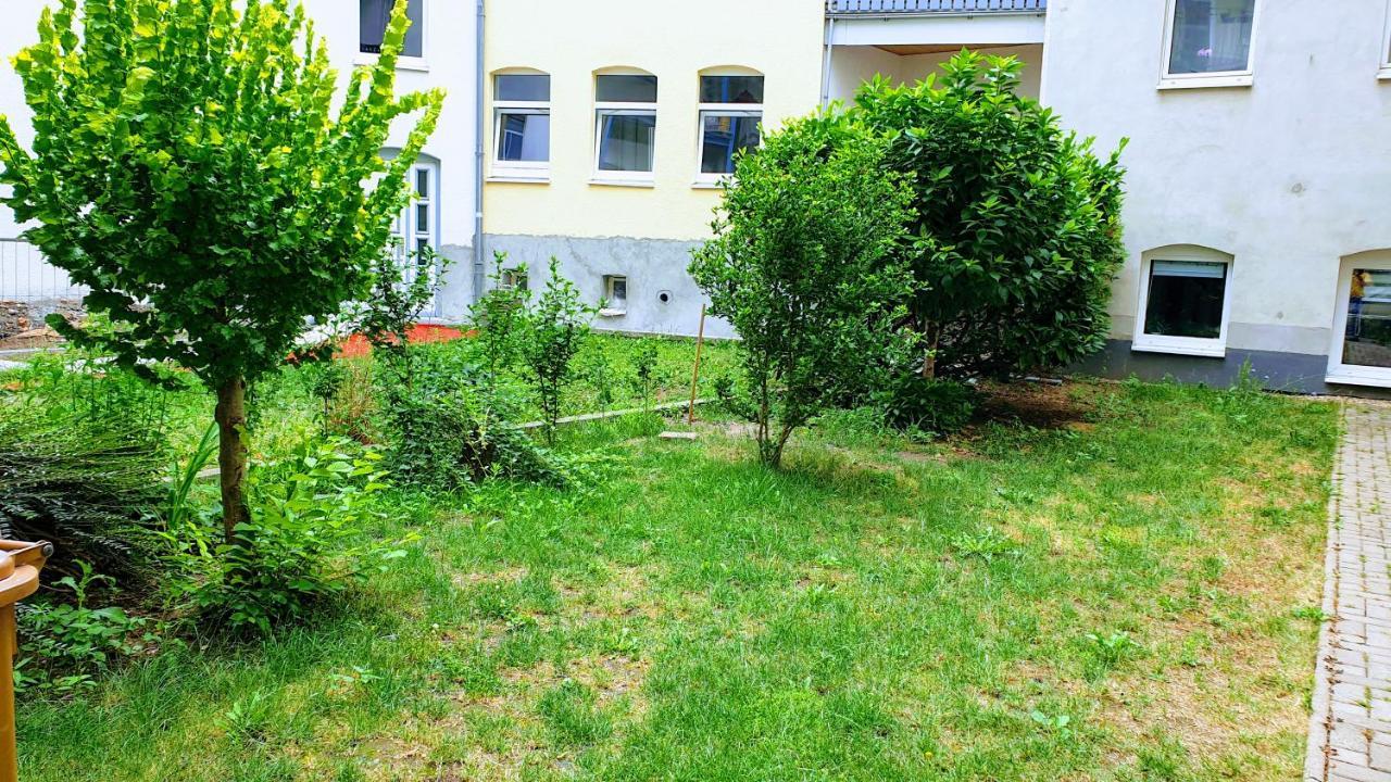 Budget Rooms In Halle With Shared Bathroom, Free Wifi, Netflix & Ipad Eksteriør billede