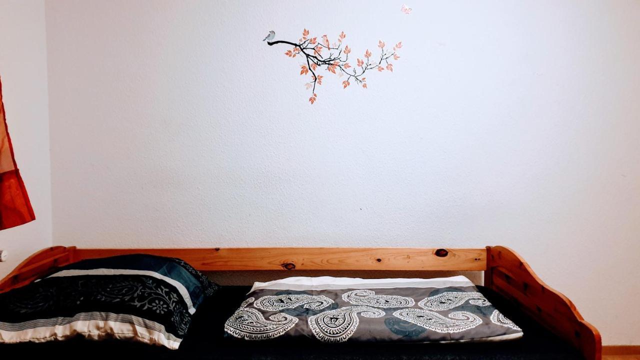 Budget Rooms In Halle With Shared Bathroom, Free Wifi, Netflix & Ipad Eksteriør billede